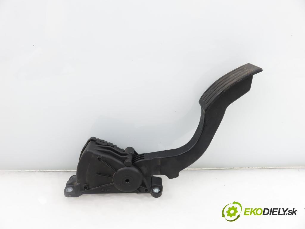 VOLVO V50 (MW) KOMBI 2005 103,00 2.4 - B 5244 S5 2435,00 Potenciometer plynu 4M519F836CH (Potenciometer plynového pedálu)