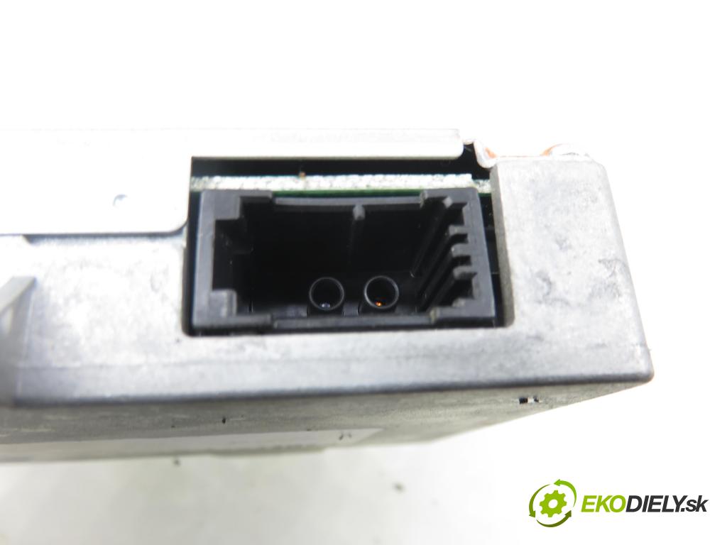 VOLVO V50 (MW) KOMBI 2005 103,00 2.4 - B 5244 S5 2435,00 Zosilňovač Antenní: 30710720 (Zosilňovač)