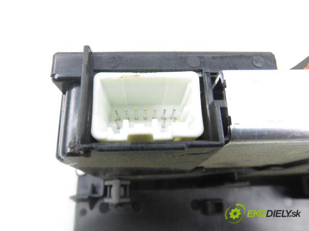 VOLVO V50 (MW) KOMBI 2005 103,00 2.4 - B 5244 S5 2435,00 ZOBRAZIT: 8696495