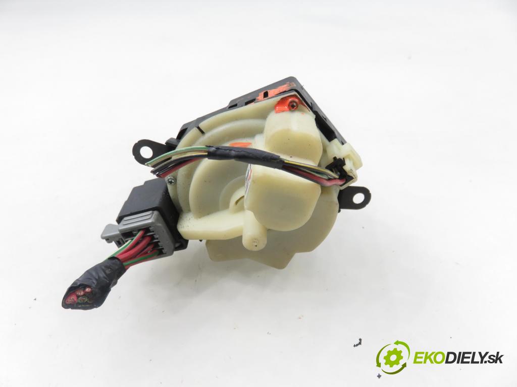 VOLVO V50 (MW) KOMBI 2005 103,00 2.4 - B 5244 S5 2435,00 spinačka 30659838 (Spínacia skrinka)