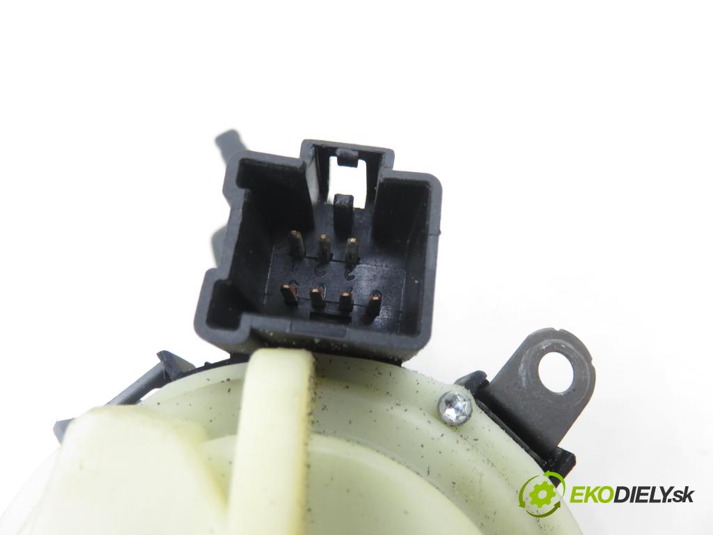 VOLVO V50 (MW) KOMBI 2005 103,00 2.4 - B 5244 S5 2435,00 spinačka 30659838 (Spínacia skrinka)