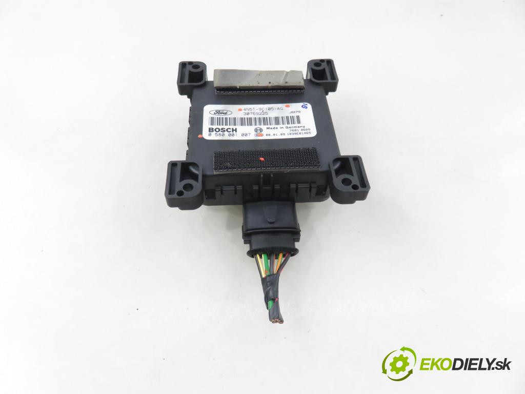 VOLVO V50 (MW) KOMBI 2005 103,00 2.4 - B 5244 S5 2435,00 RELÉ: motorčeka paliva 058000107 ; 4N5T9C105AG