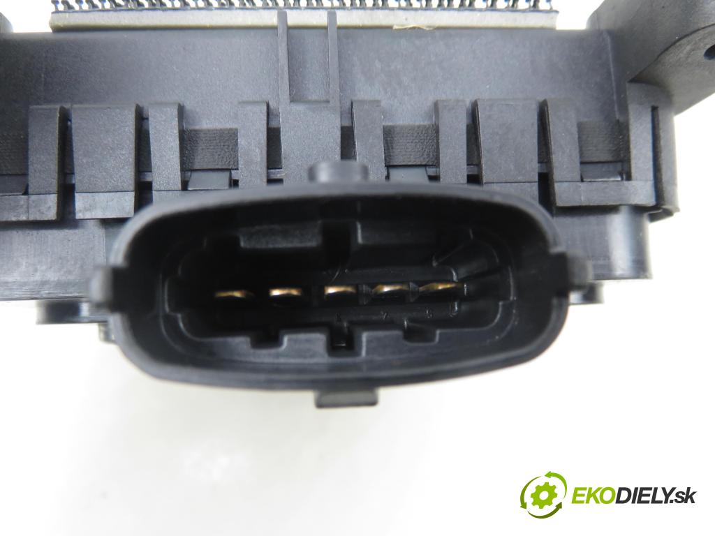 VOLVO V50 (MW) KOMBI 2005 103,00 2.4 - B 5244 S5 2435,00 RELÉ: motorčeka paliva 058000107 ; 4N5T9C105AG