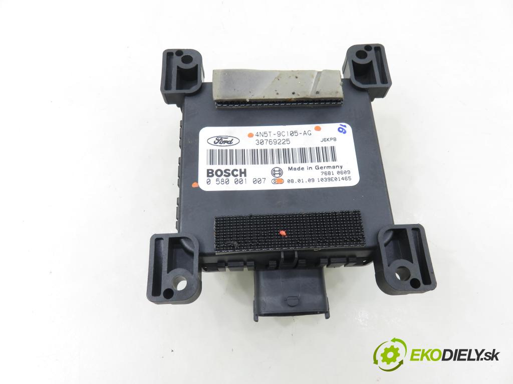 VOLVO V50 (MW) KOMBI 2005 103,00 2.4 - B 5244 S5 2435,00 RELÉ: motorčeka paliva 058000107 ; 4N5T9C105AG