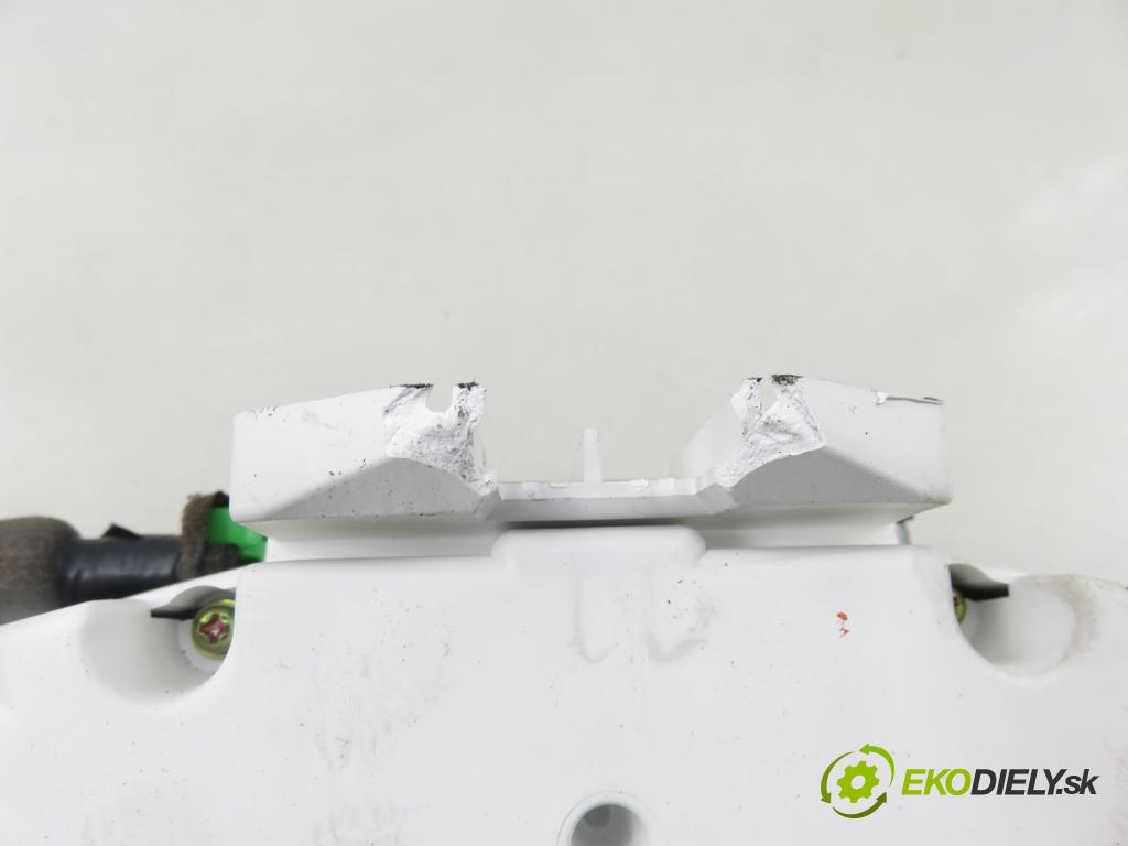 VOLVO V50 (MW) KOMBI 2005 103,00 2.4 - B 5244 S5 2435,00 Prístrojovka elektrický 30669182