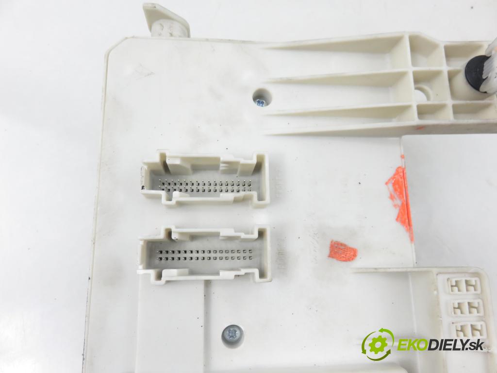 VOLVO V50 (MW) KOMBI 2005 103,00 2.4 - B 5244 S5 2435,00 MODUL BSI 8690719