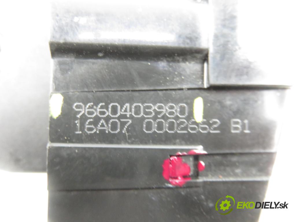 CITROEN C4 Picasso I (UD_) MINIVAN 2007 92,00 1.8 i 16V - 6FY (EW7A) 1749,00 zámok dverí kufor EL. 9660403980