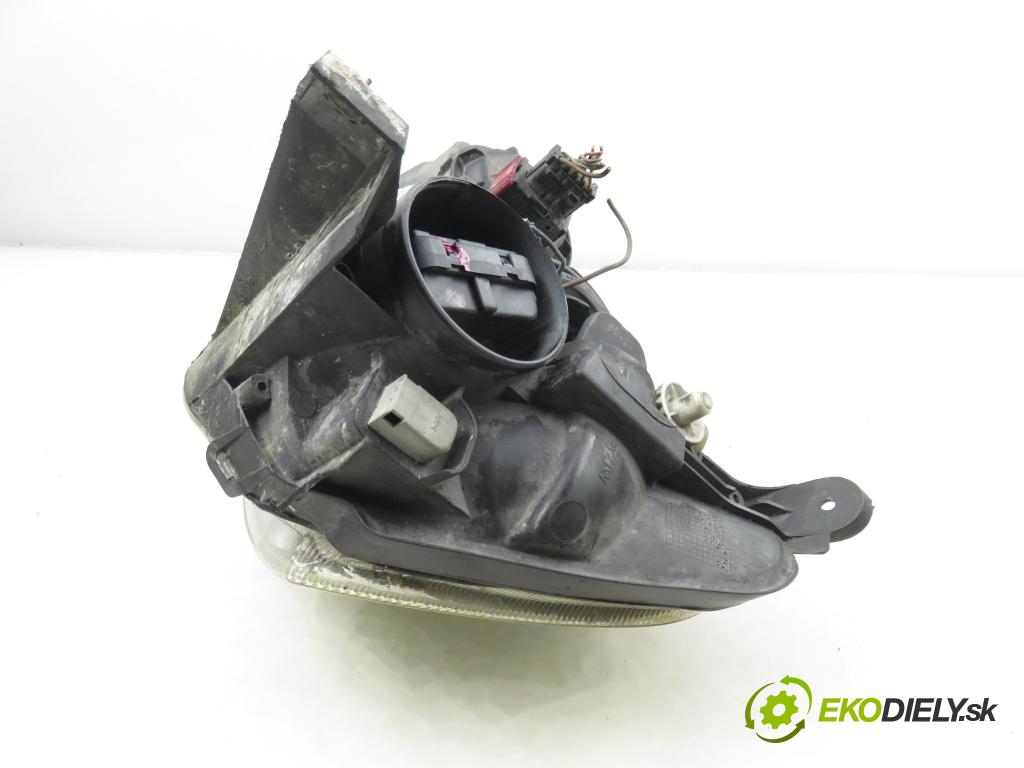 OPEL COMBO C KOMBIVAN 2003 62,00 1.6 8V 84 - Z 16 SE 1598,00 Svetlo PP 13115007