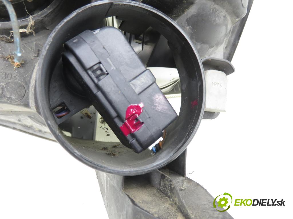 OPEL COMBO C KOMBIVAN 2003 62,00 1.6 8V 84 - Z 16 SE 1598,00 Svetlo PP 13115007