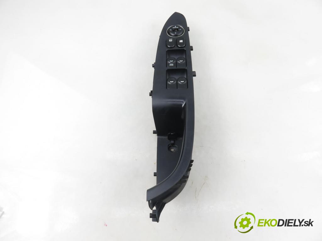 HYUNDAI i30 (FD) HB 2009 66,00 1.6 CRDi 1582,00 Panel ovládania okien 935702L010