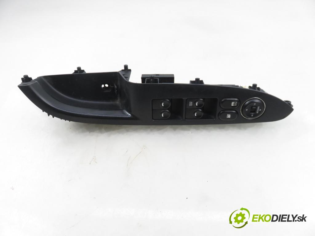 HYUNDAI i30 (FD) HB 2009 66,00 1.6 CRDi 1582,00 Panel ovládania okien 935702L010