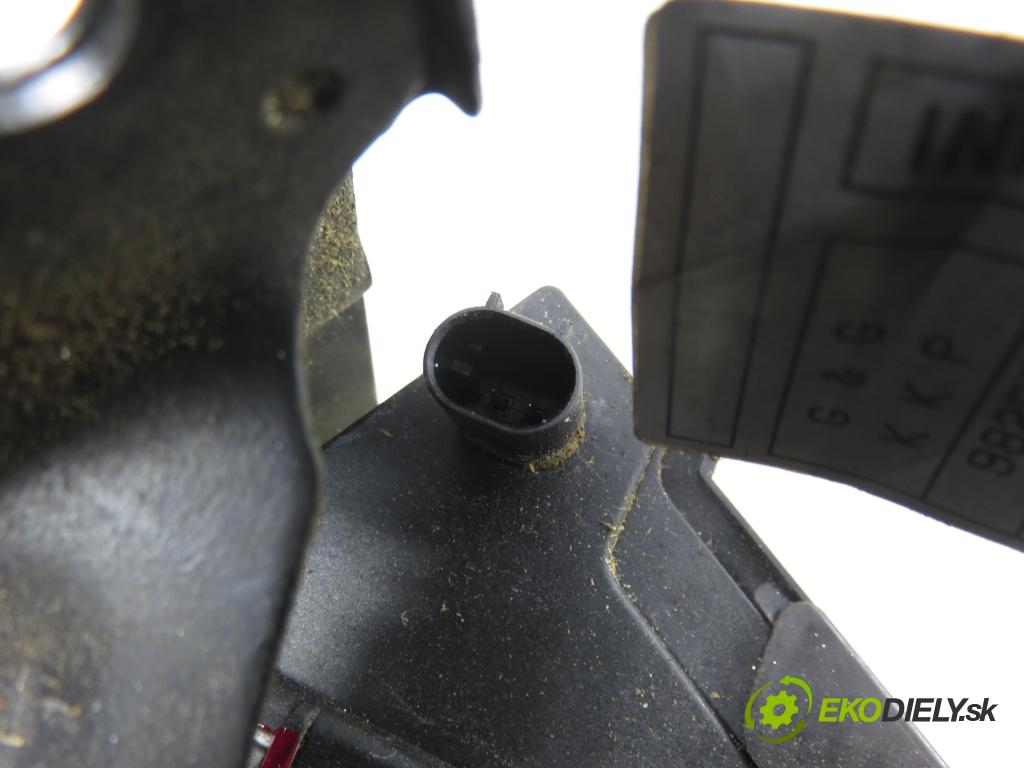 BMW 3 (E46) SEDAN 2001 100,00 320 d 136 - M47 D20 (204D1) 1951,00 vody 6904668 (Ohrievanie, ventilácia)