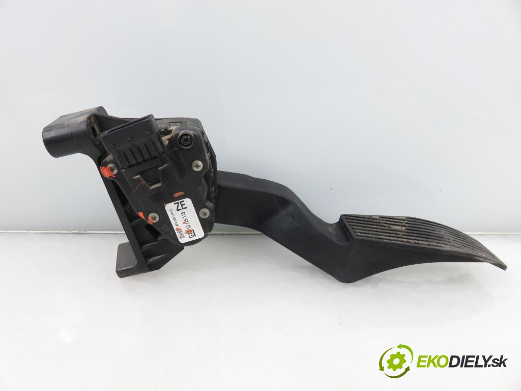 OPEL ZAFIRA B (A05) MINIVAN 2008 92,00 1.7 CDTI - A 17 DTR 1686,00 Potenciometer plynu 13125115ZE ; 6PV00811402 (Potenciometer plynového pedálu)