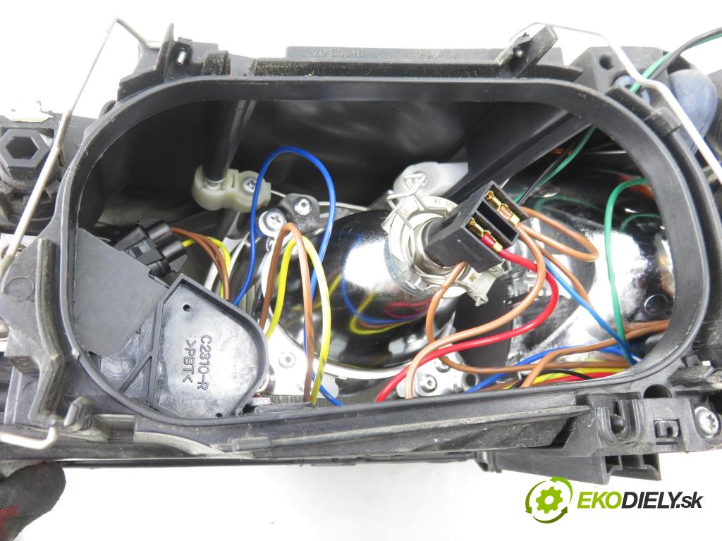 VOLVO V50 (MW) KOMBI 2005 103,00 2.4 - B 5244 S5 2435,00 světlo PP