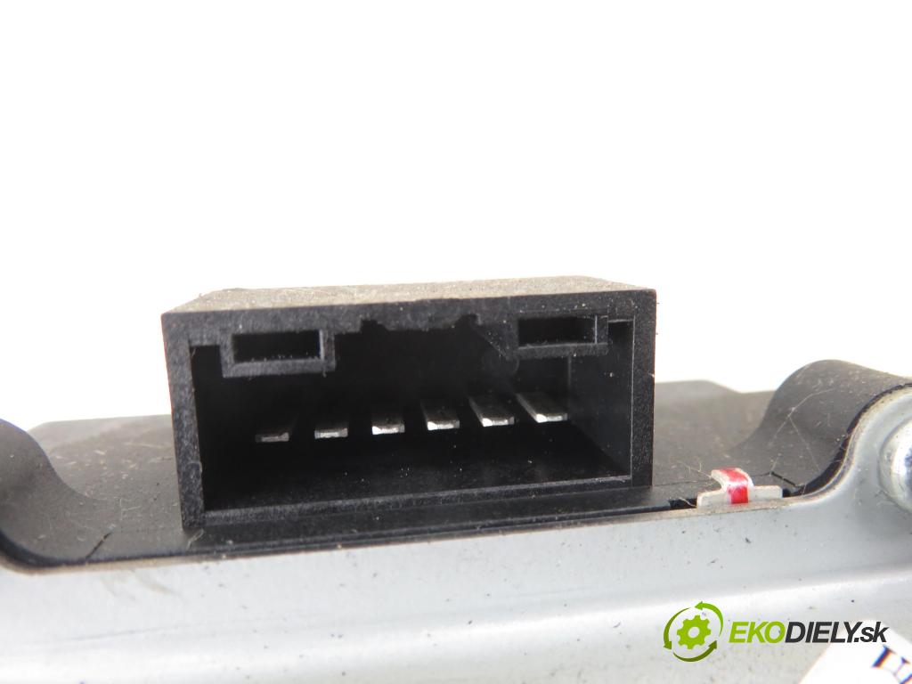 CHEVROLET CAPTIVA (C100, C140) SUV 2007 110,00 2.0 D 4WD 1991,00 motorek stěrače ZADNÍ: 96627058