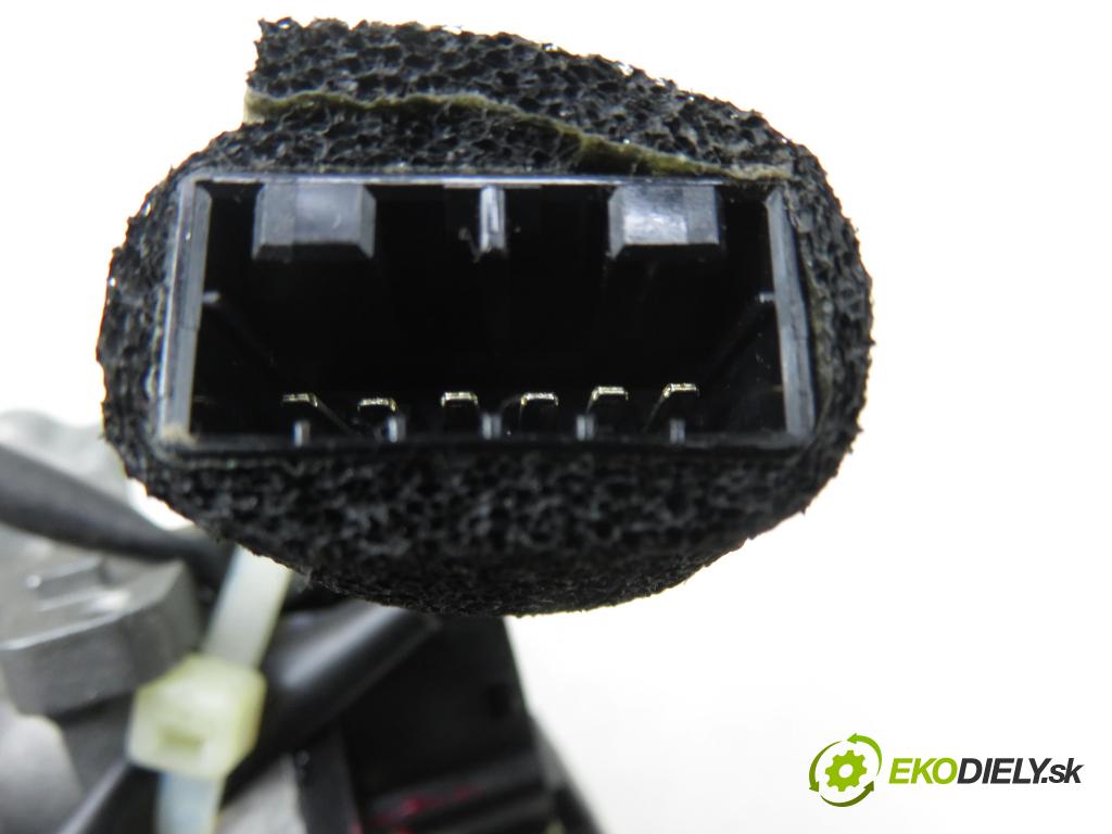 CHEVROLET CAPTIVA (C100, C140) SUV 2007 110,00 2.0 D 4WD 1991,00 spinačka / zámky 96628238