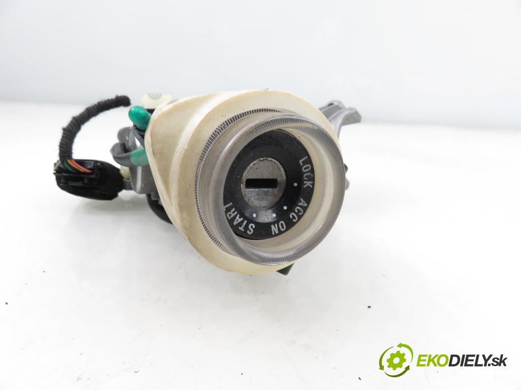 CHEVROLET CAPTIVA (C100, C140) SUV 2007 110,00 2.0 D 4WD 1991,00 spinačka / zámky 96628238