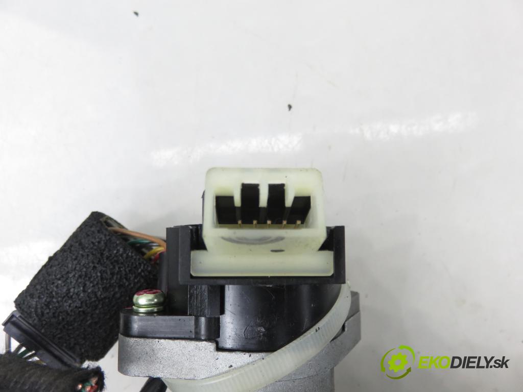 CHEVROLET CAPTIVA (C100, C140) SUV 2007 110,00 2.0 D 4WD 1991,00 spinačka / zámky 96628238