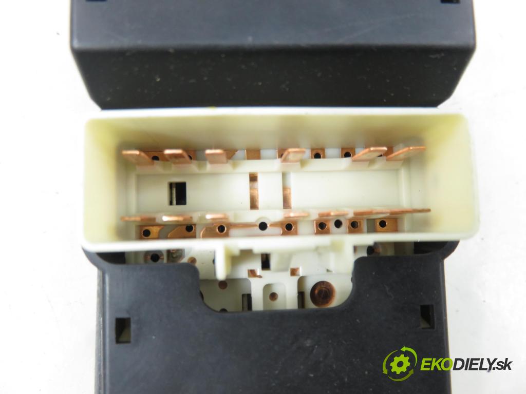 CHEVROLET CAPTIVA (C100, C140) SUV 2007 110,00 2.0 D 4WD 1991,00 Panel ovládania okien 202005436 ; 201003481