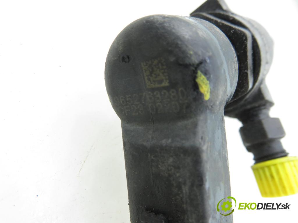 FORD FIESTA V (JH_, JD_) HB 2004 50,00 1.4 TDCi 68 - F6JB 1399,00 vstrekovač 9652763280 (Vstrekovač paliva)