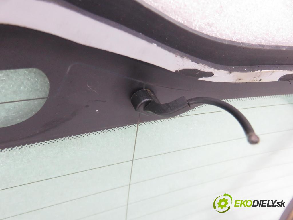 VOLVO V50 (MW) KOMBI 2005 103,00 2.4 - B 5244 S5 2435,00 Okno zadné kapota