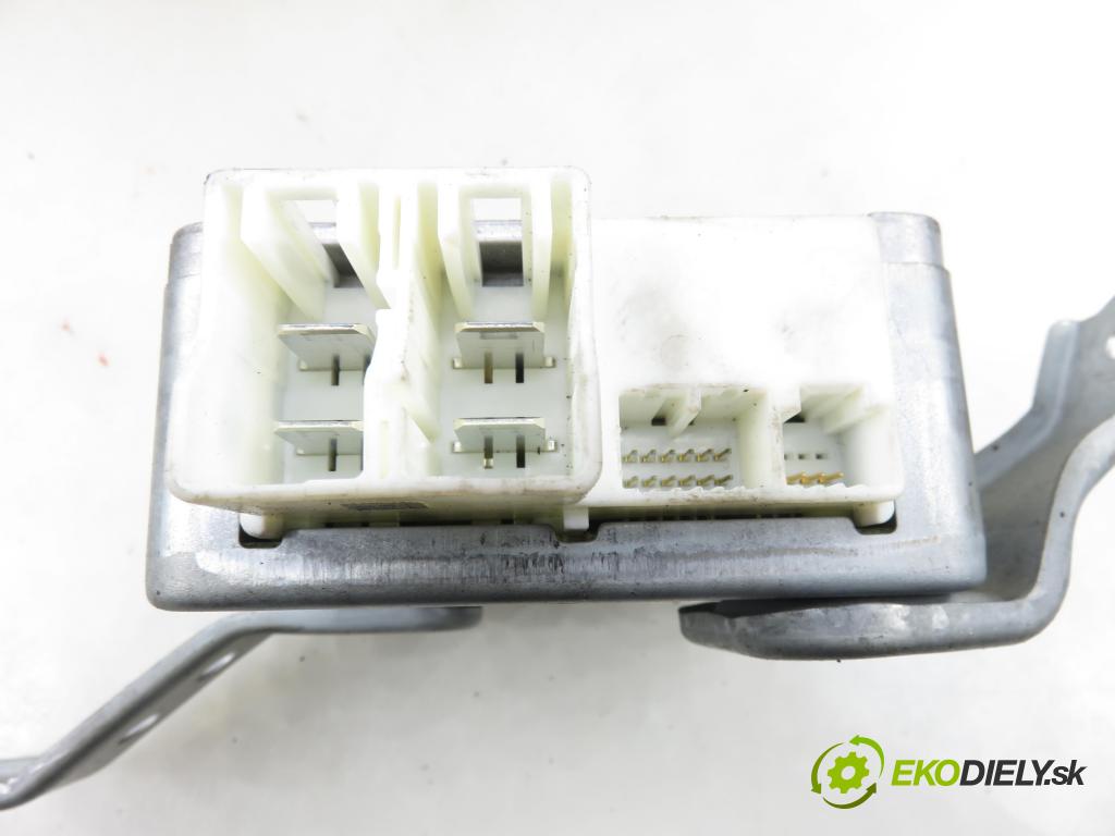 TOYOTA YARIS (_P1_) HB 2004 50,00 1.0 VVT- i 68 - 1SZ-FE 998,00 serv/podporovanie elektrické 6900000472 ; 452000D031 ; 896500D030