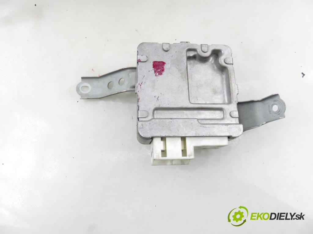 TOYOTA YARIS (_P1_) HB 2004 50,00 1.0 VVT- i 68 - 1SZ-FE 998,00 serv/podporovanie elektrické 6900000472 ; 452000D031 ; 896500D030