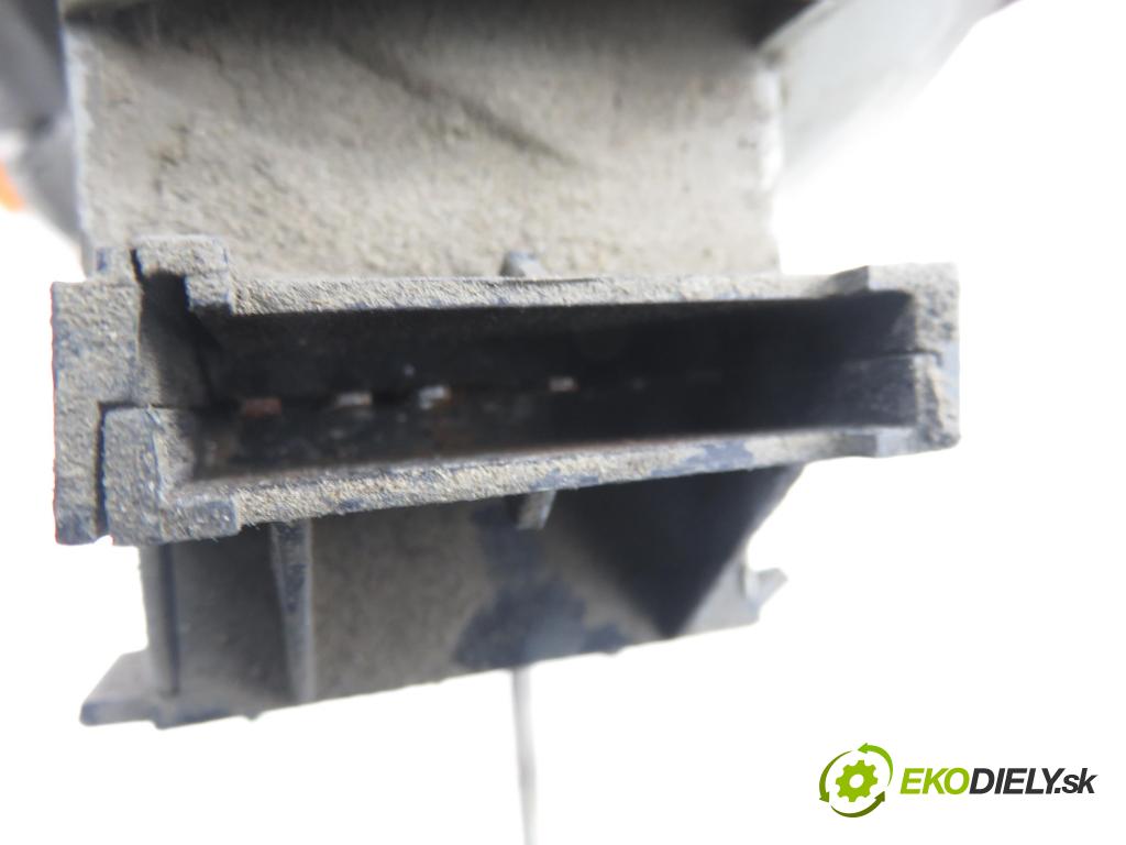 FORD TRANSIT Furgon (FA_ _) FURGON 2000 66,00 2.4 DI (FAA_, FAB_, FAC_, FAD_) - D2FA 2402,00 světlo pravé zadní YC1513404AF