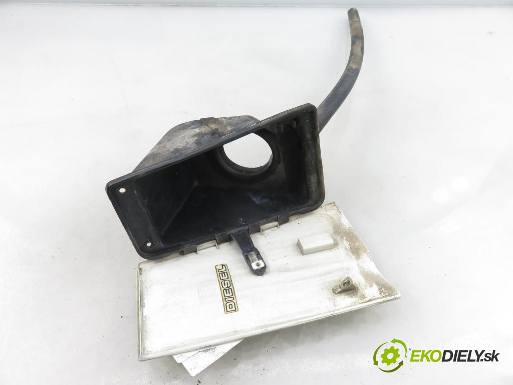 FORD TRANSIT Furgon (FA_ _) FURGON 2000 66,00 2.4 DI (FAA_, FAB_, FAC_, FAD_) - D2FA 2402,00 Dvierka nádrže paliva YC15V27936AH (Kľučka dverí ostatné)