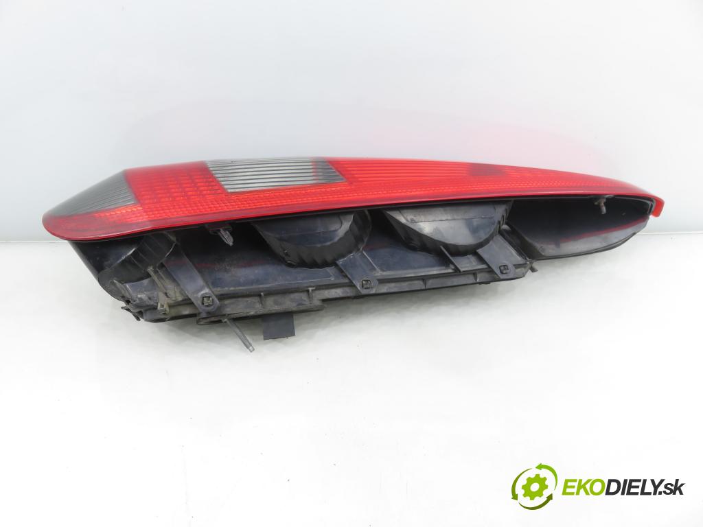 FORD FIESTA V (JH_, JD_) HB 2004 55,00 1.25 16V - FUJA 1242,00 Svetlo pravé zadné 20010748