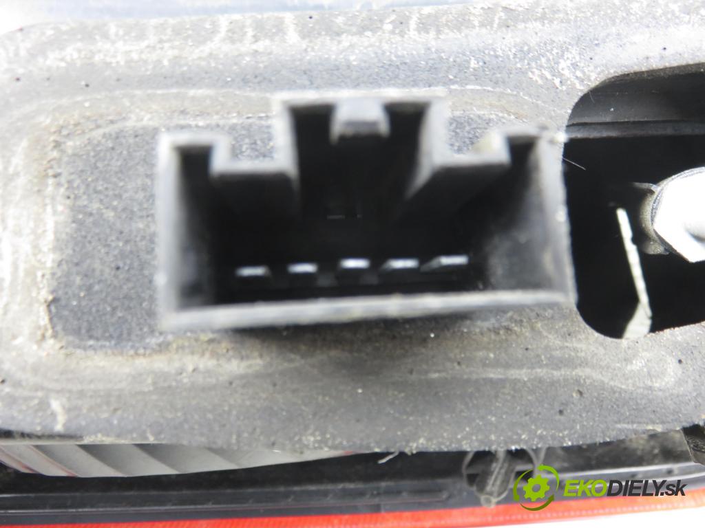 FORD FIESTA V (JH_, JD_) HB 2004 55,00 1.25 16V - FUJA 1242,00 Svetlo pravé zadné 20010748