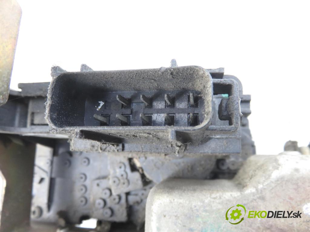 FORD TRANSIT Furgon (FA_ _) FURGON 2000 66,00 2.4 DI (FAA_, FAB_, FAC_, FAD_) - D2FA 2402,00 zámok dvierka YC15V43288GD