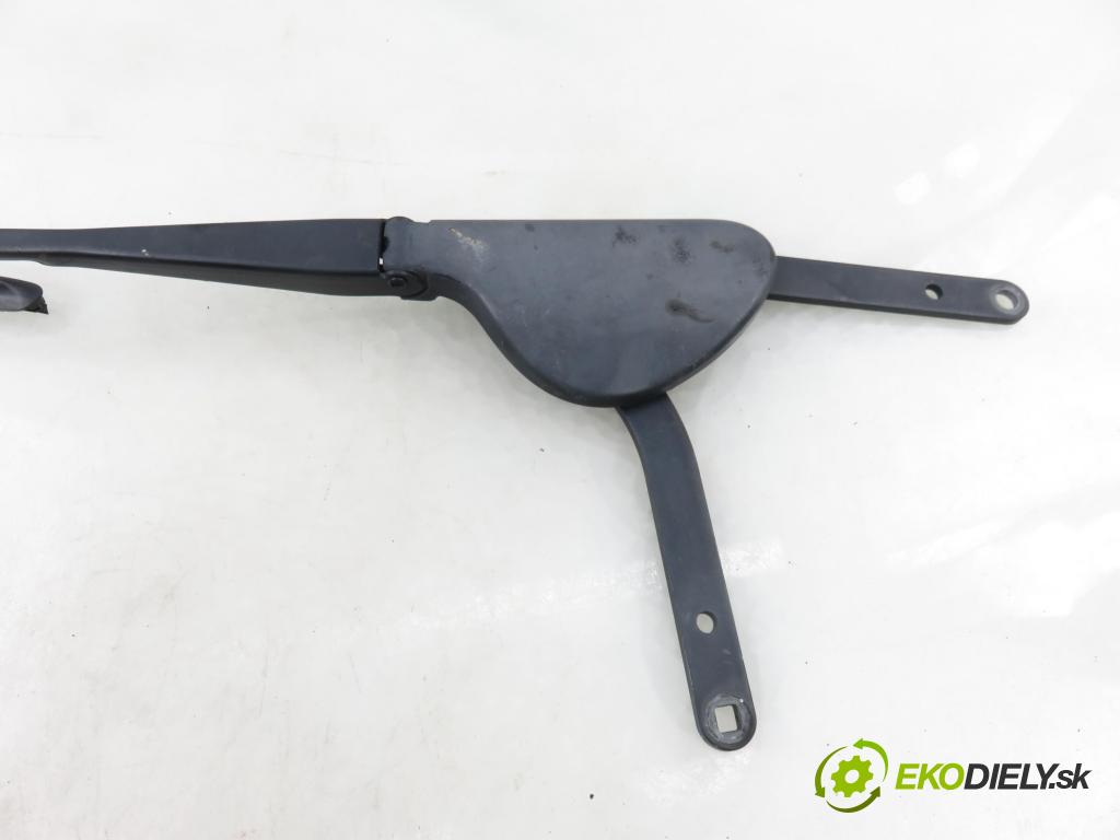 MERCEDES-BENZ KLASA C coupe (CL203) COUPE 2001 120,00 C 200 Kompressor (203.745) - M 111.955 1998,00 RAMENO: stierače PP A2038200644