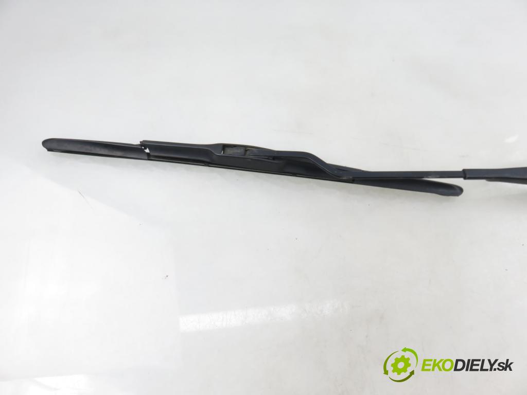 MERCEDES-BENZ KLASA C coupe (CL203) COUPE 2001 120,00 C 200 Kompressor (203.745) - M 111.955 1998,00 RAMENO: stierače PP A2038200644