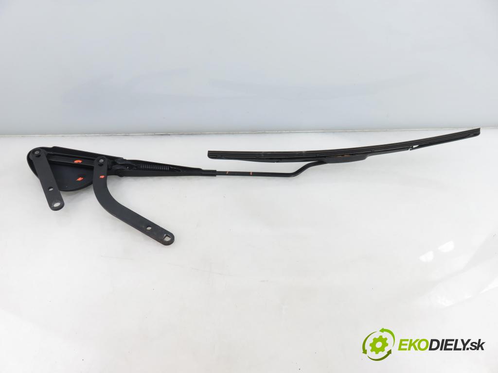 MERCEDES-BENZ KLASA C coupe (CL203) COUPE 2001 120,00 C 200 Kompressor (203.745) - M 111.955 1998,00 RAMENO: stierače PP A2038200644