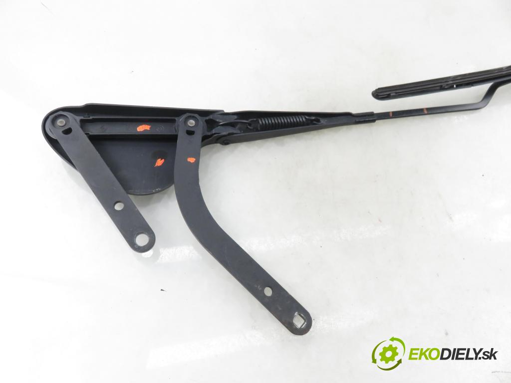 MERCEDES-BENZ KLASA C coupe (CL203) COUPE 2001 120,00 C 200 Kompressor (203.745) - M 111.955 1998,00 RAMENO: stierače PP A2038200644