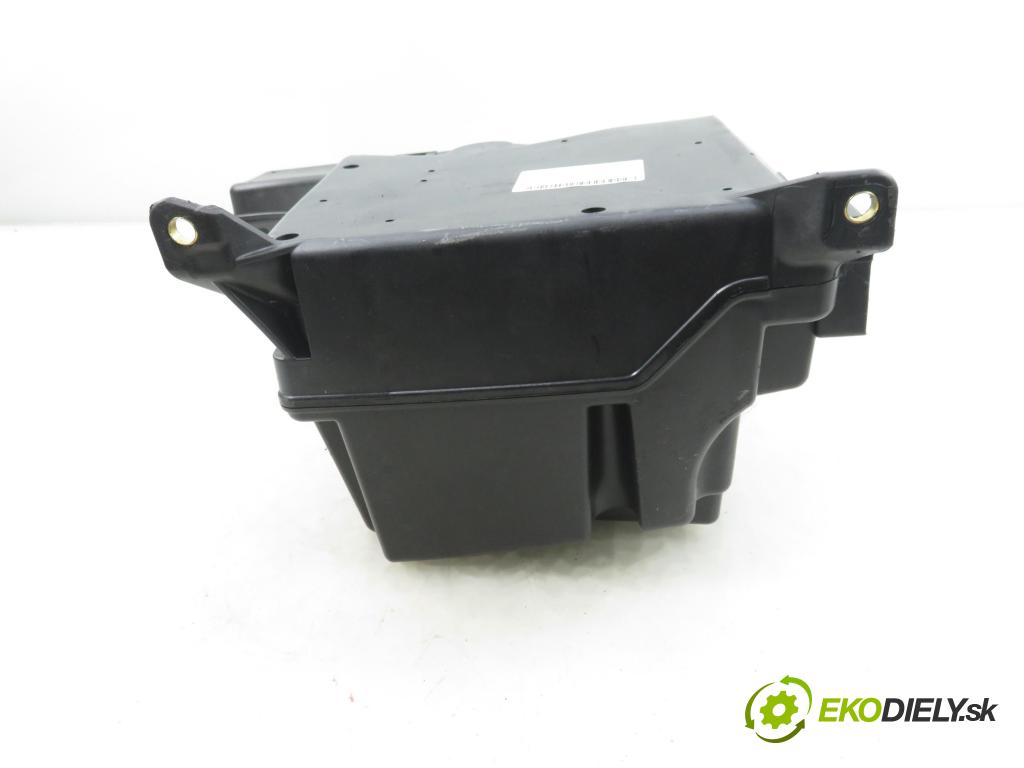 FIAT CROMA (194_) KOMBI 2008 147,00 2.4 D Multijet 200 - 939 A3.000 2387,00 subwoofer 51836116 (Audio zariadenie)