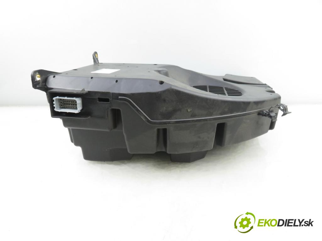 FIAT CROMA (194_) KOMBI 2008 147,00 2.4 D Multijet 200 - 939 A3.000 2387,00 subwoofer 51836116 (Audio zariadenie)