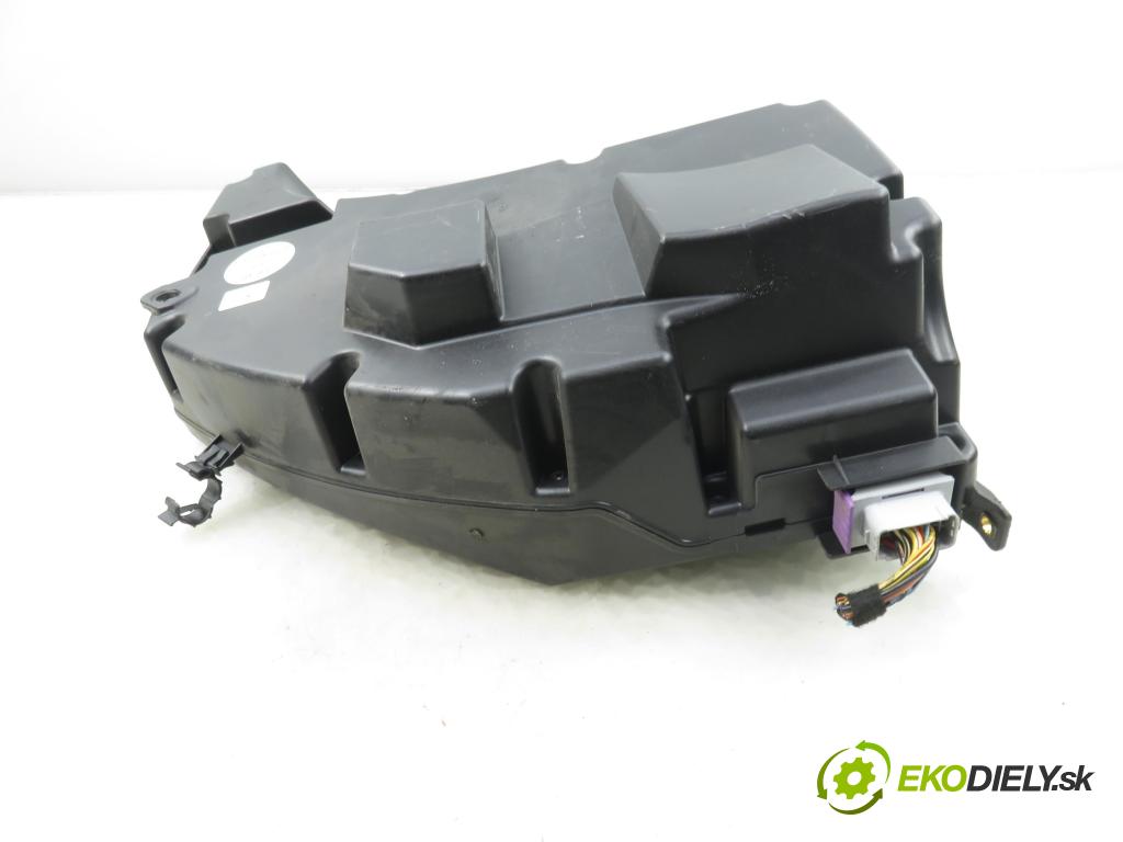 FIAT CROMA (194_) KOMBI 2008 147,00 2.4 D Multijet 200 - 939 A3.000 2387,00 subwoofer 51836116 (Audio zariadenie)