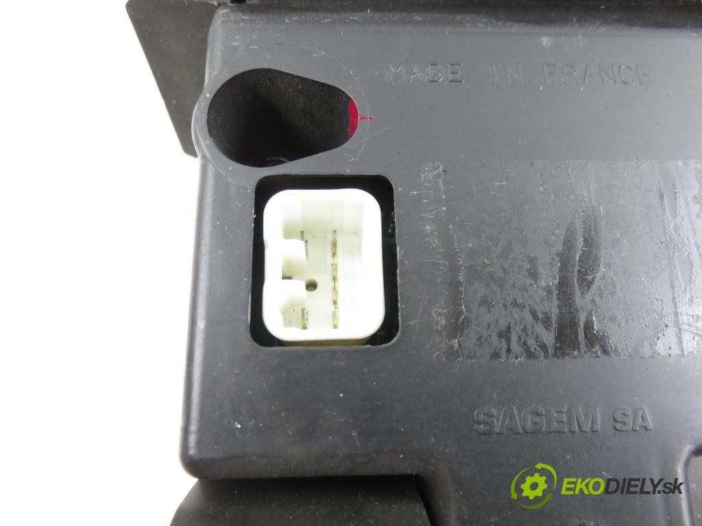 TOYOTA YARIS (_P1_) HB 2004 64,00 1.3 VVTi 87 - 2SZ-FE 1298,00 Prístrojovka elektrický