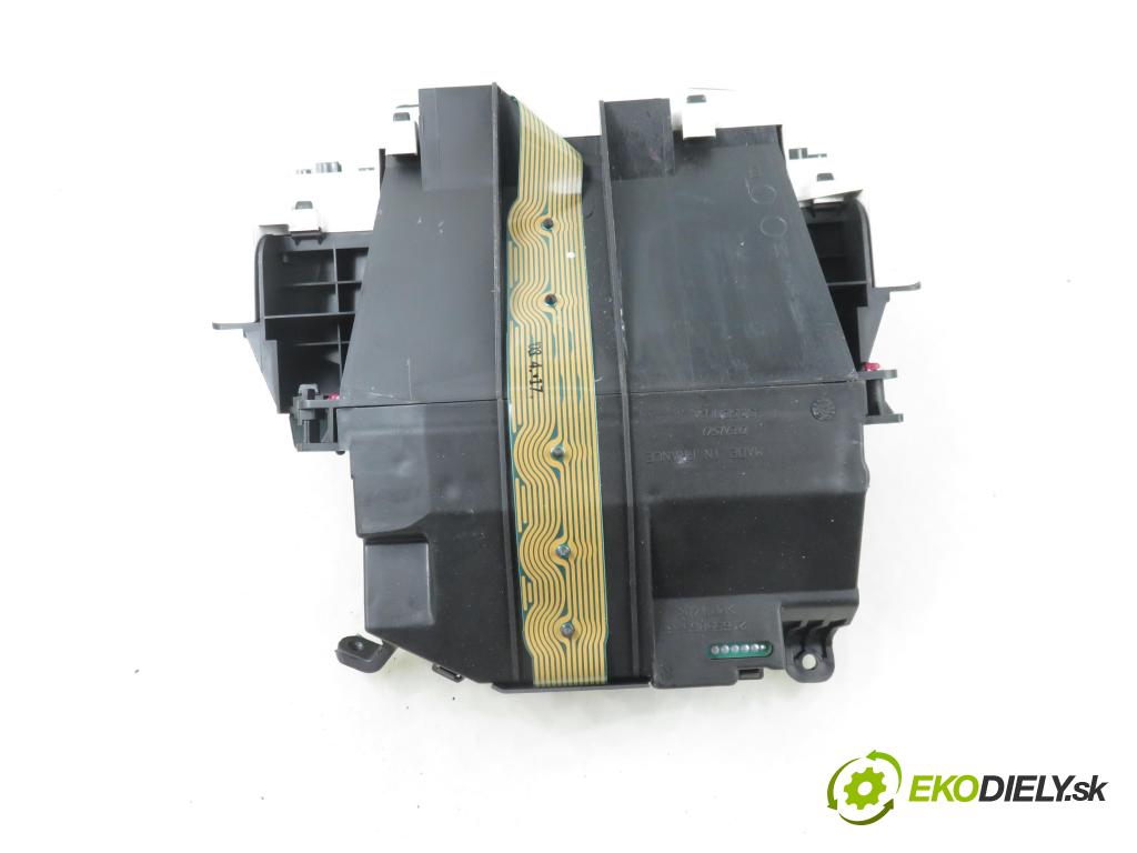 TOYOTA YARIS (_P1_) HB 2004 64,00 1.3 VVTi 87 - 2SZ-FE 1298,00 Prístrojovka elektrický