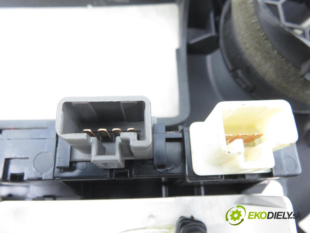 TOYOTA YARIS (_P1_) HB 2004 64,00 1.3 VVTi 87 - 2SZ-FE 1298,00 Panel kúrenia KLIMATIZACE: 554050D110