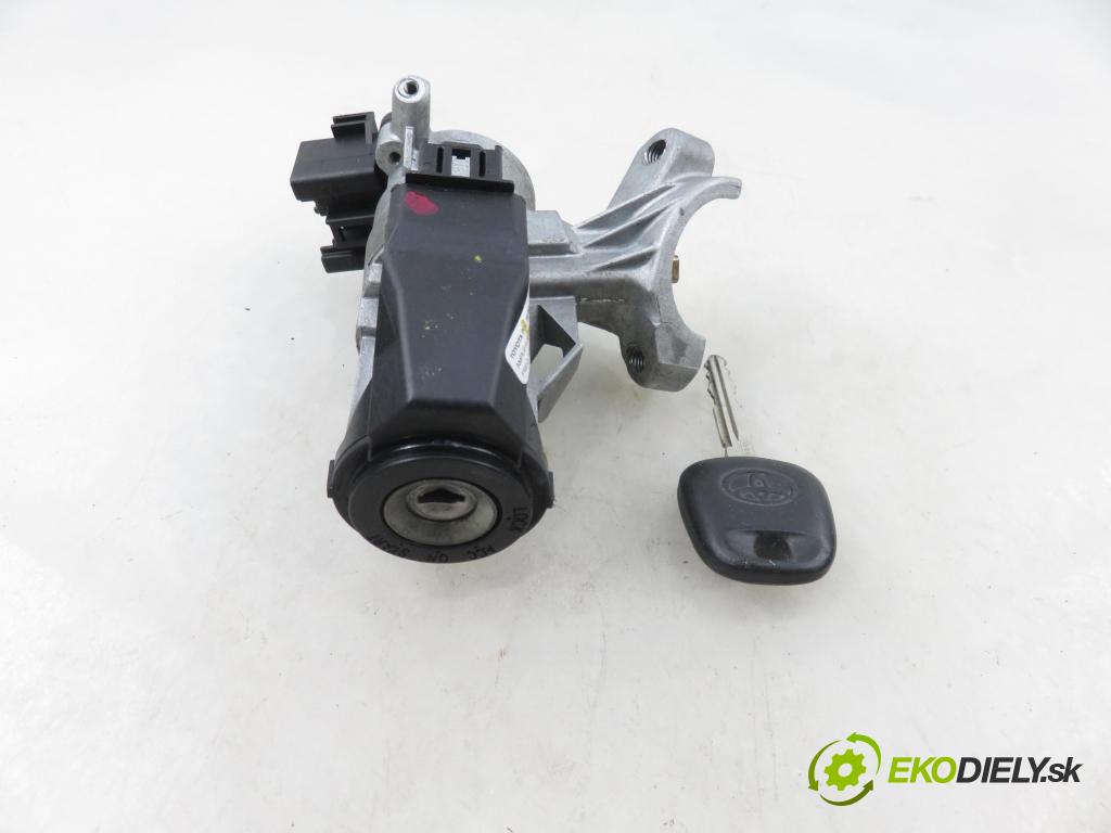 TOYOTA YARIS (_P1_) HB 2004 50,00 1.0 VVT- i 68 - 1SZ-FE 998,00 spinačka 450200D01 ; 897830D010 (Spínacia skrinka)