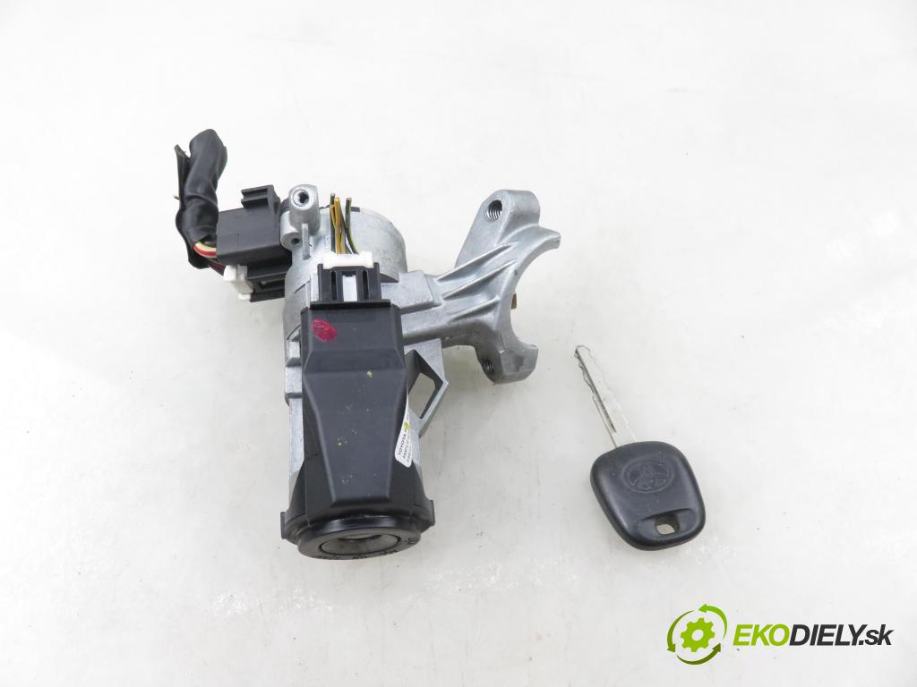 TOYOTA YARIS (_P1_) HB 2004 50,00 1.0 VVT- i 68 - 1SZ-FE 998,00 spinačka 450200D01 ; 897830D010 (Spínacia skrinka)