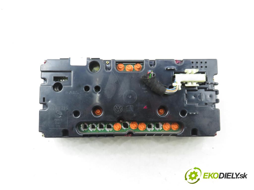 VW POLO (6N1) HB 1994 55,00 75 1.6 - AEA 1598,00 Prístrojovka elektrický