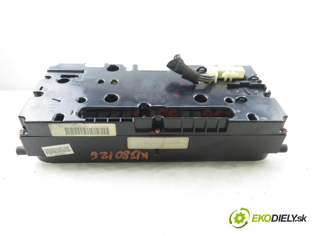 VW POLO (6N1) HB 1994 55,00 75 1.6 - AEA 1598,00 Prístrojovka elektrický