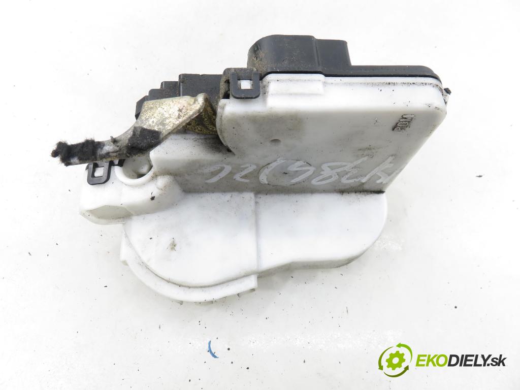 VW POLO (6N2) HB 2000 37,00 1.0 MPI 50 - AUC 999,00 zámok 6N1837015C