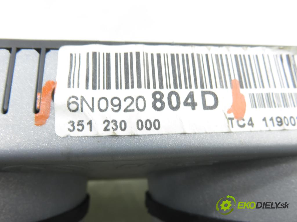 VW POLO (6N2) HB 2000 37,00 1.0 MPI 50 - AUC 999,00 Prístrojovka elektrický 6N0920804D