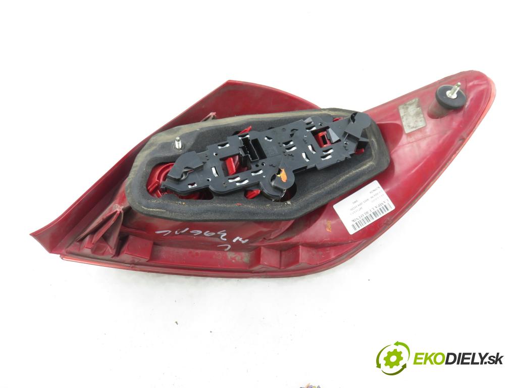 PEUGEOT 307 (3A/C) HB 2002 66,00 2.0 HDi 90 - RHY (DW10TD) 1997,00 Svetlo ľavé zadné