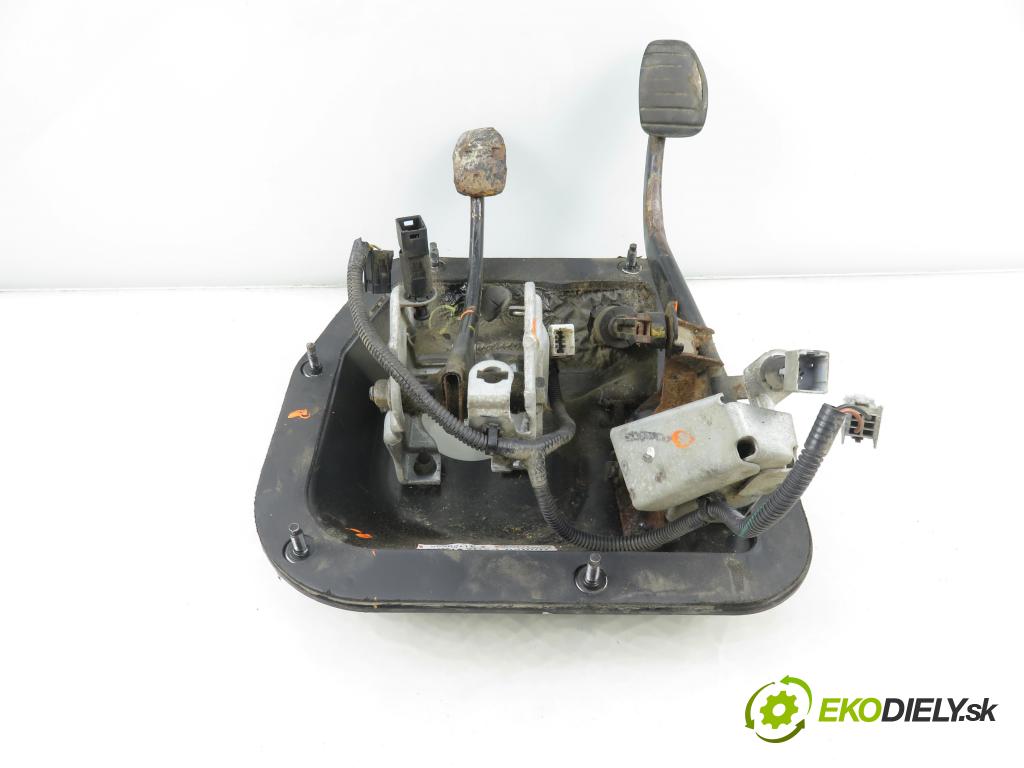 RENAULT TRAFIC II Skrzynia (FL) FURGON 2002 74,00 1.9 dCi - F9Q 760 1870,00 PEDALY brzdy / spojky 8200174530 ; 91168608